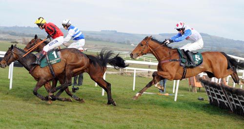 Reve de Sivola chases Duke Of Lucca (mistake) and Fionnegas over the last 