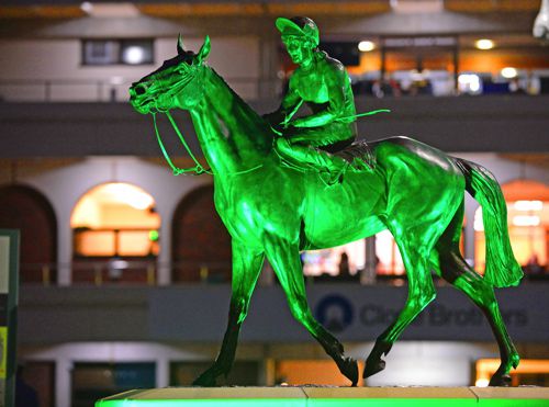 Dawn Run Statue - Cheltenham