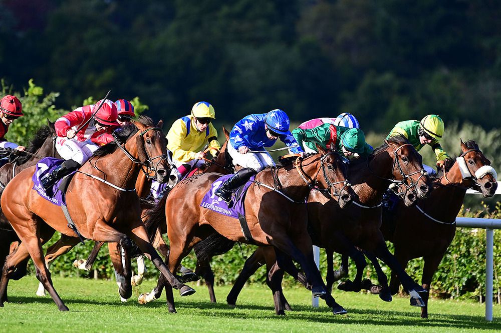 Lady Lunette, left, finishes with a flourish