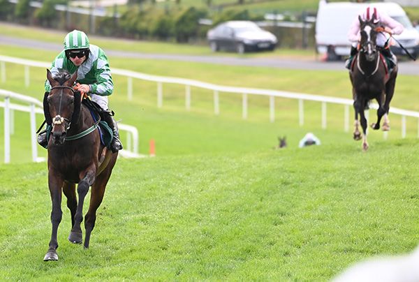 Rauzan strides clear under Phillip Enright 