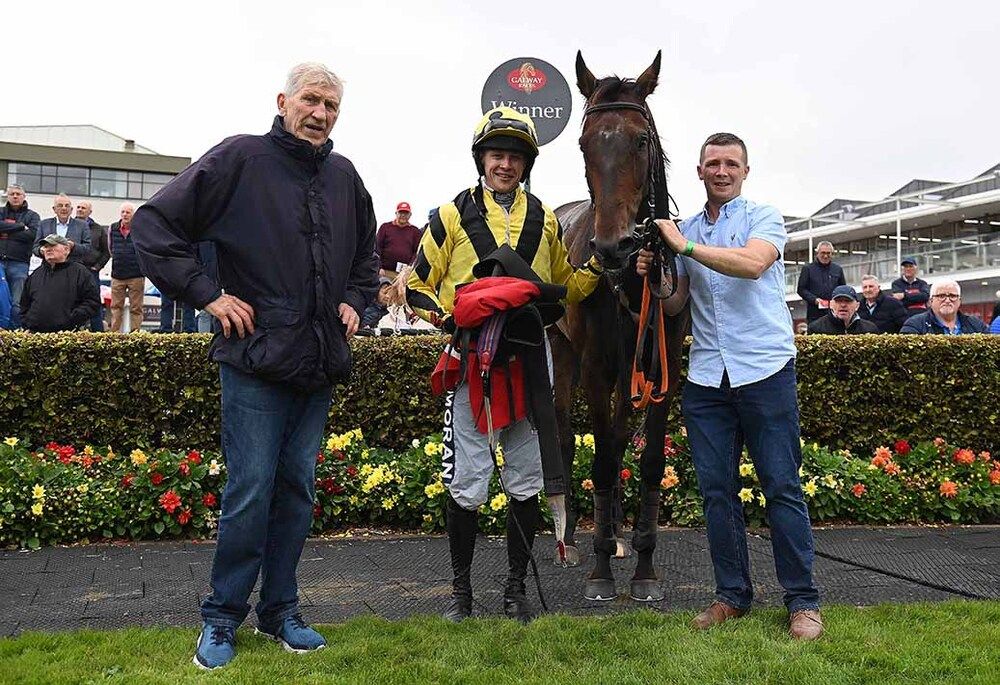 Max Time and Shane Fitzgerald win for owner/trainer Iggy Madden and groom Mike Fahy 