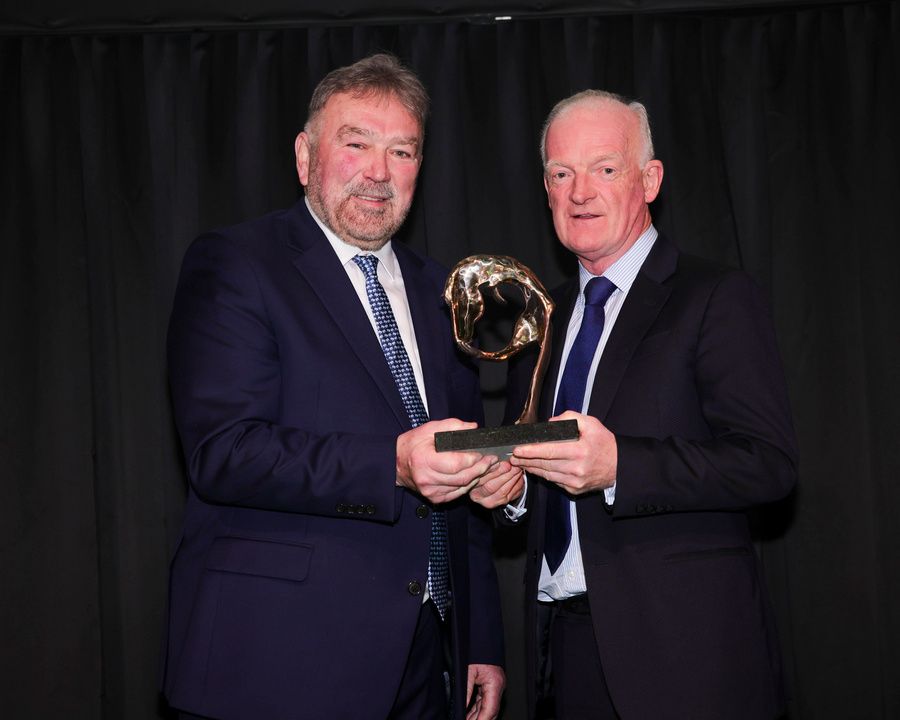 Nicky Hartery, Chairperson HRI, presenting Willie Mullins with the National Hunt Award 2024