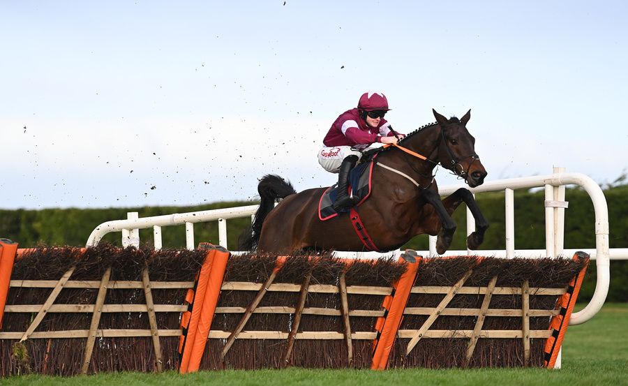 Brighterdaysahead and Sam Ewing winning at Leopardstown