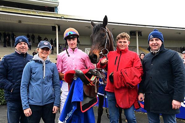 trainer Ian Donoghue (right) with connections of Dunboyne