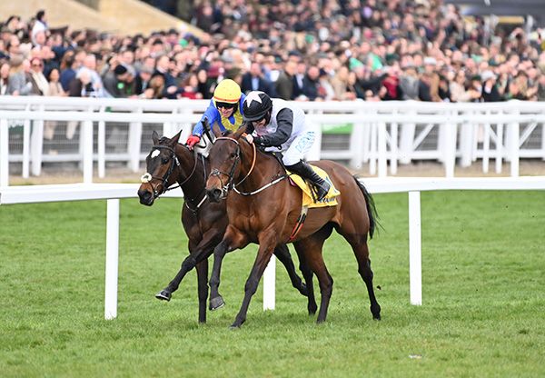 Air Of Entitlement and Rachael Blackmore (right) beat Sixandahalf 